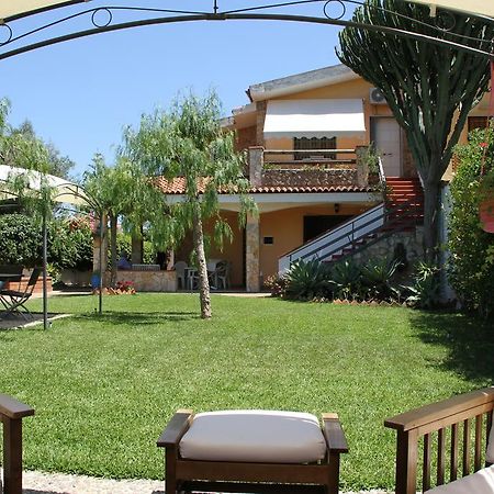 Sweet Home & Apartments Fontane Bianche Bagian luar foto